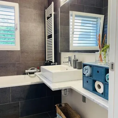 My Humble House -appartamento In Con Vista Lago Apartment